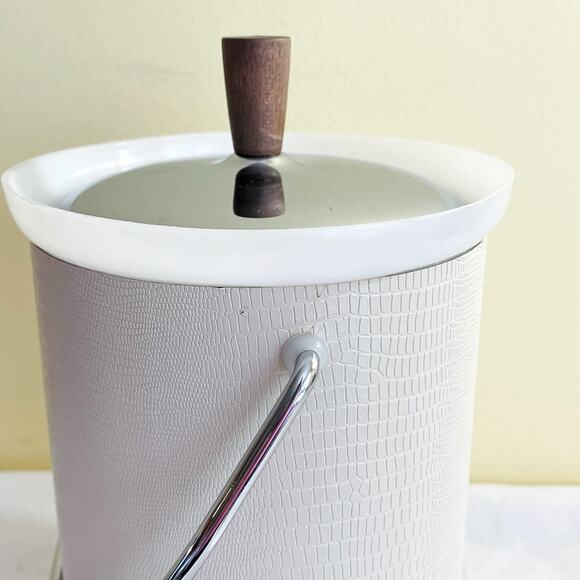 Vintage Kromex Mid Century Modern w/ Chrome Ice Bucket - Picture 3 of 8